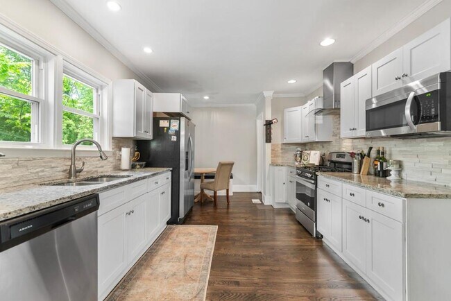 Foto del edificio - 1759 N Olympian Way SW