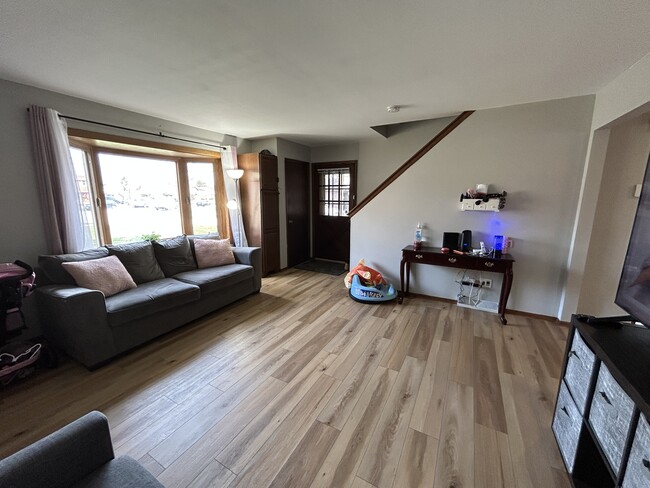 Sala de estar - 2711 Albany Ct