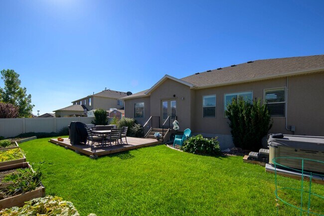 Foto del edificio - Move-In Ready Upstairs Unit – Available Now
