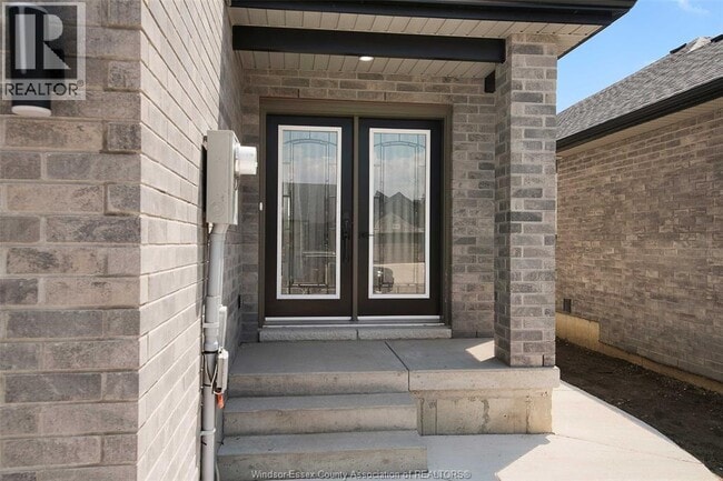 Building Photo - 3546 Hallee Cres