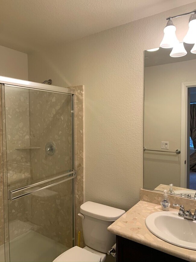 Building Photo - 3 Bed/3 Bath Newer Townhome in Desirable Ardenwood Neighborhood