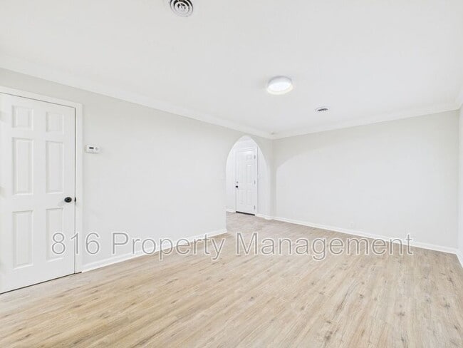 Building Photo - 11211 Corrington Ave