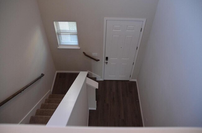 Building Photo - 413 Dipprey Ln