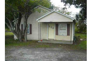 Building Photo - 4806-4826 Hwy 81 S