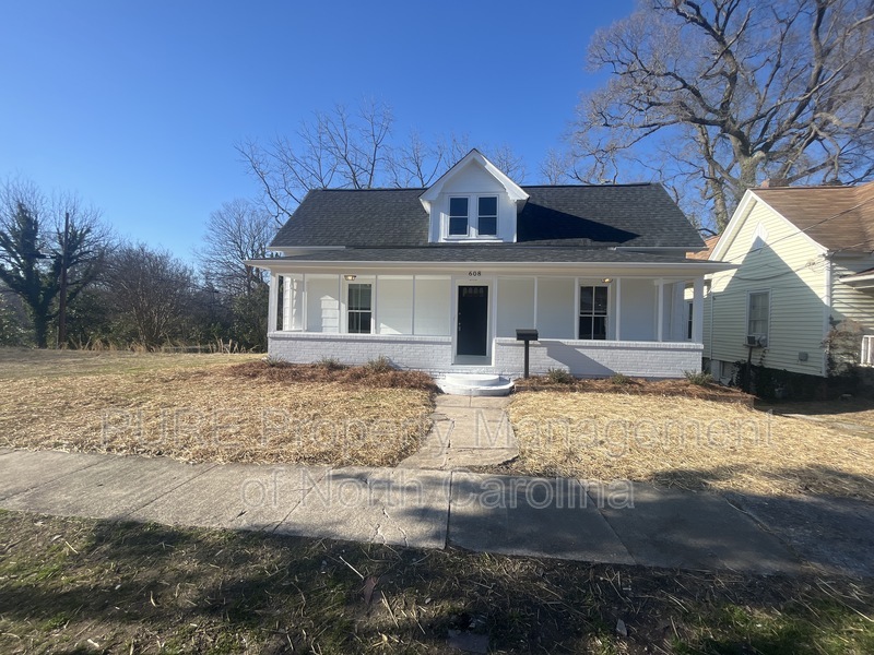 Foto principal - 608 S Yadkin Ave