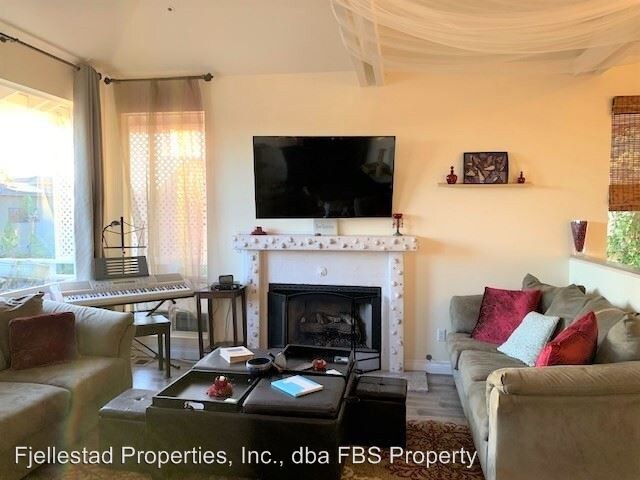 Building Photo - 3 br, 2.5 bath House - 2466 Newport Avenue