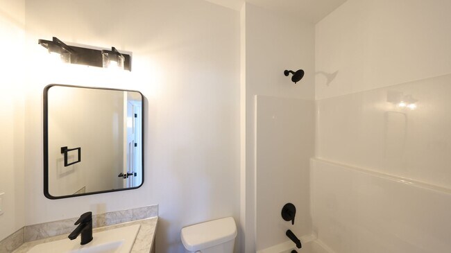 Foto del edificio - 2 Bed 2 Bath - Downtown Anacortes - NAS Whidbey - Island Hospital