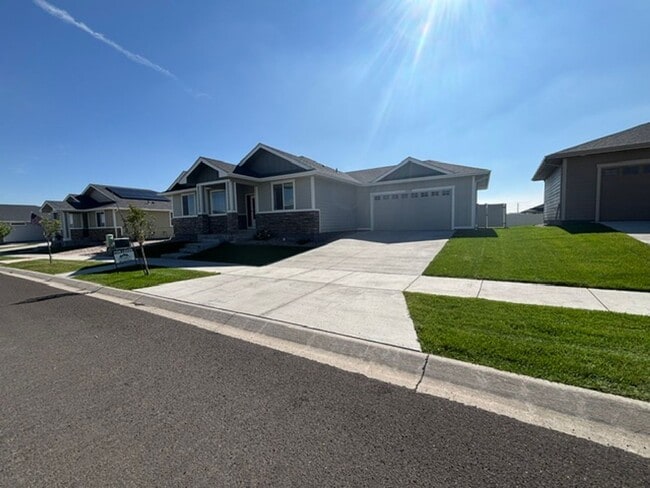 Building Photo - 1333 Alyssa Way
