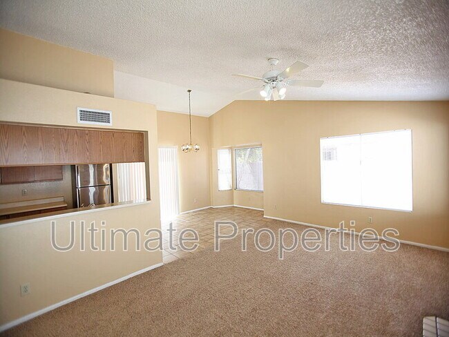 Foto del edificio - 8832 W St John Rd