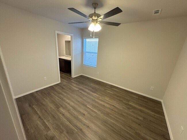 Foto del edificio - *Pre-leasing* NEWER Three Bedroom | Two Bath Home in Springdale