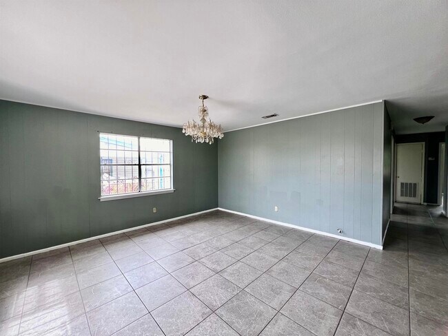 Building Photo - 110 N Malinche Ave