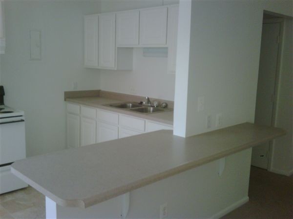 Building Photo - 2 br, 1 bath Apartment - Hillsdale Apartments