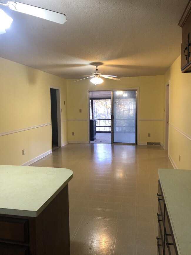 Foto del edificio - 1614 Medlin Rd