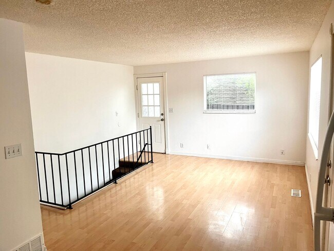 Foto del edificio - 3079 Lehman Ave