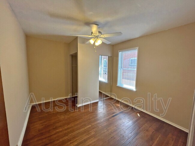 Foto del edificio - 5039 Sutherland Ave