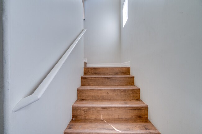 entrance stairs - 10757 N 74th St
