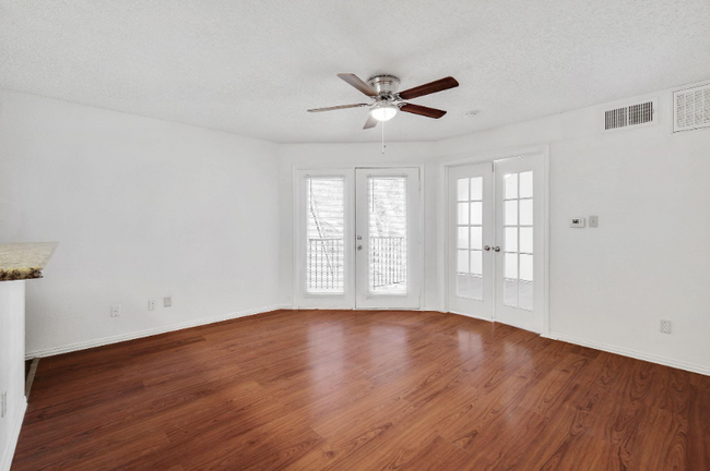 Foto del edificio - 9823 Walnut St