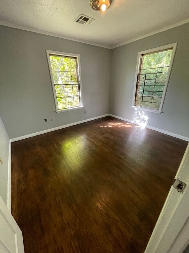 Foto del edificio - Two Bedroom Home in Queensborough