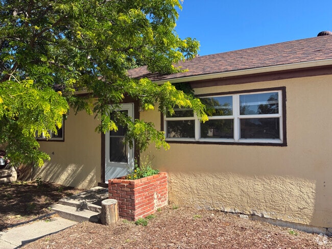 Building Photo - 1502 E Buena Ventura St