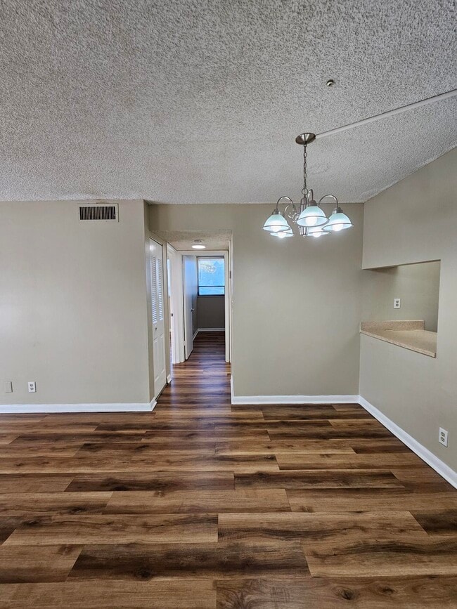 Building Photo - 1950 N Congress Ave