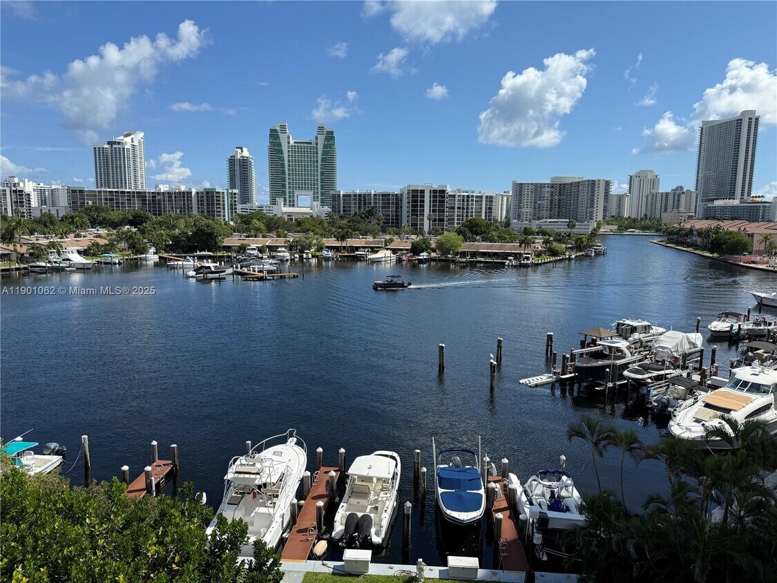 Primary Photo - 500 Three Islands Boulevard