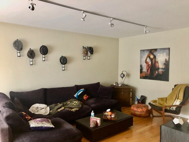 Foto del edificio - 7509 N Claremont Ave