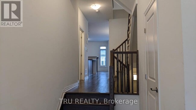 Building Photo - 550 Rioja St