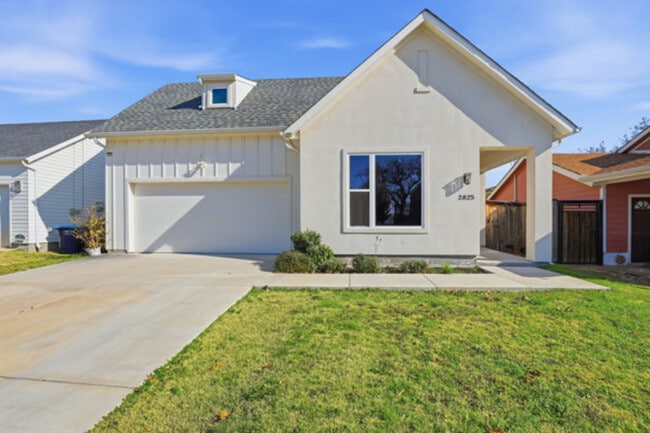 Photo - 2825 Townsend Dr House