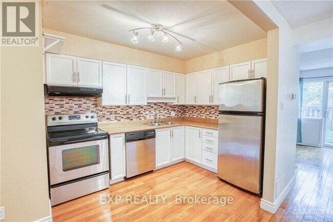 Building Photo - 55 Royal Field Crescent