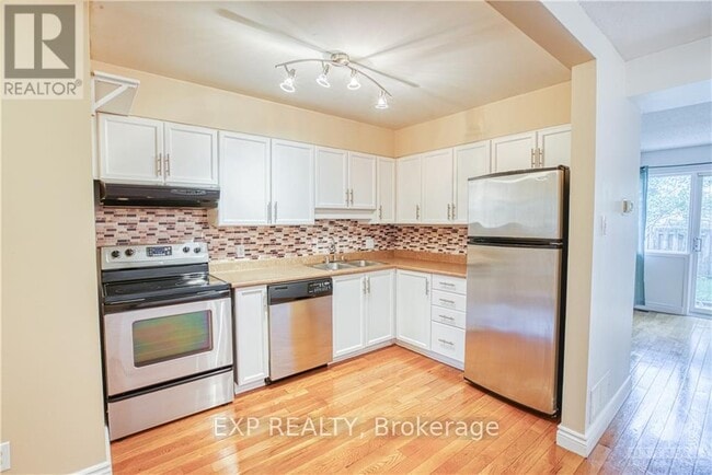 Photo du bâtiment - 55 Royal Field Crescent