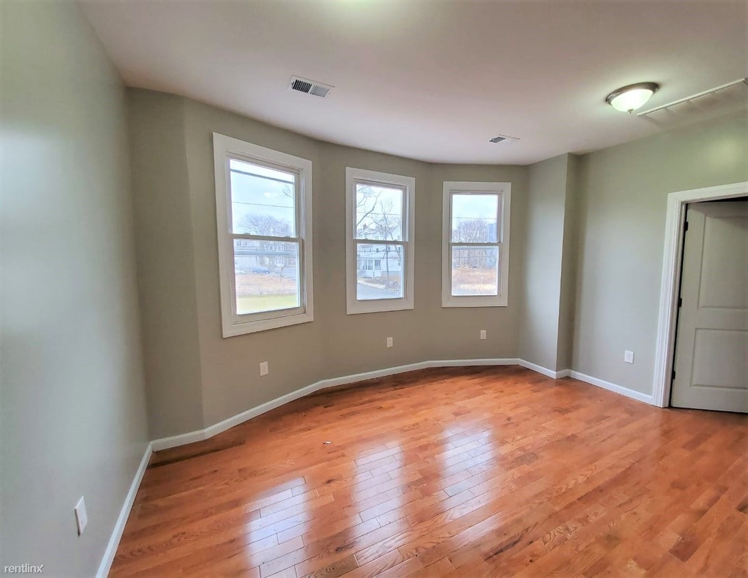 3 br, 1 bath - 32 20th Ave 1 - 3 br, 1 bath  - 32 20th Ave 1