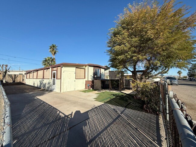 Foto del edificio - Cute 1.5 Bdrm w/ Toy Parking.