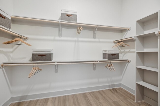 Building Photo - Move-In Special: 4–6 Weeks Free