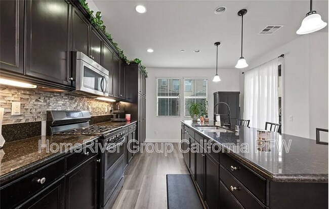Foto del edificio - 22160 Barrington Way