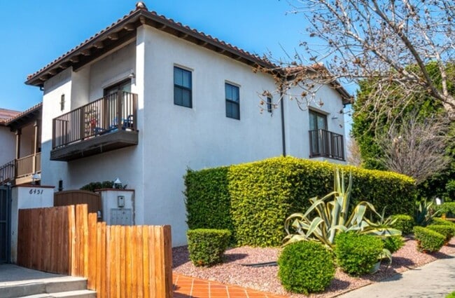 Foto del edificio - 3 Bedroom 2 Bathroom Apartment