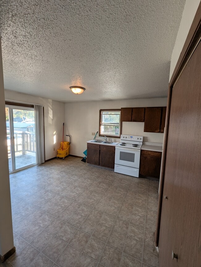 Building Photo - 1103 Campbell Dr