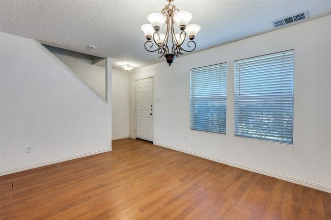 Foto del edificio - 5224 Royal Burgess Dr