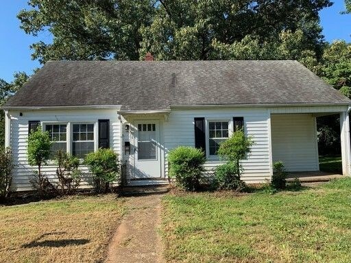 Primary Photo - 4 bedroom 1 bath home located in South Boston