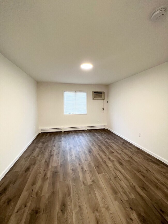 Building Photo - 110 Linwood Ave