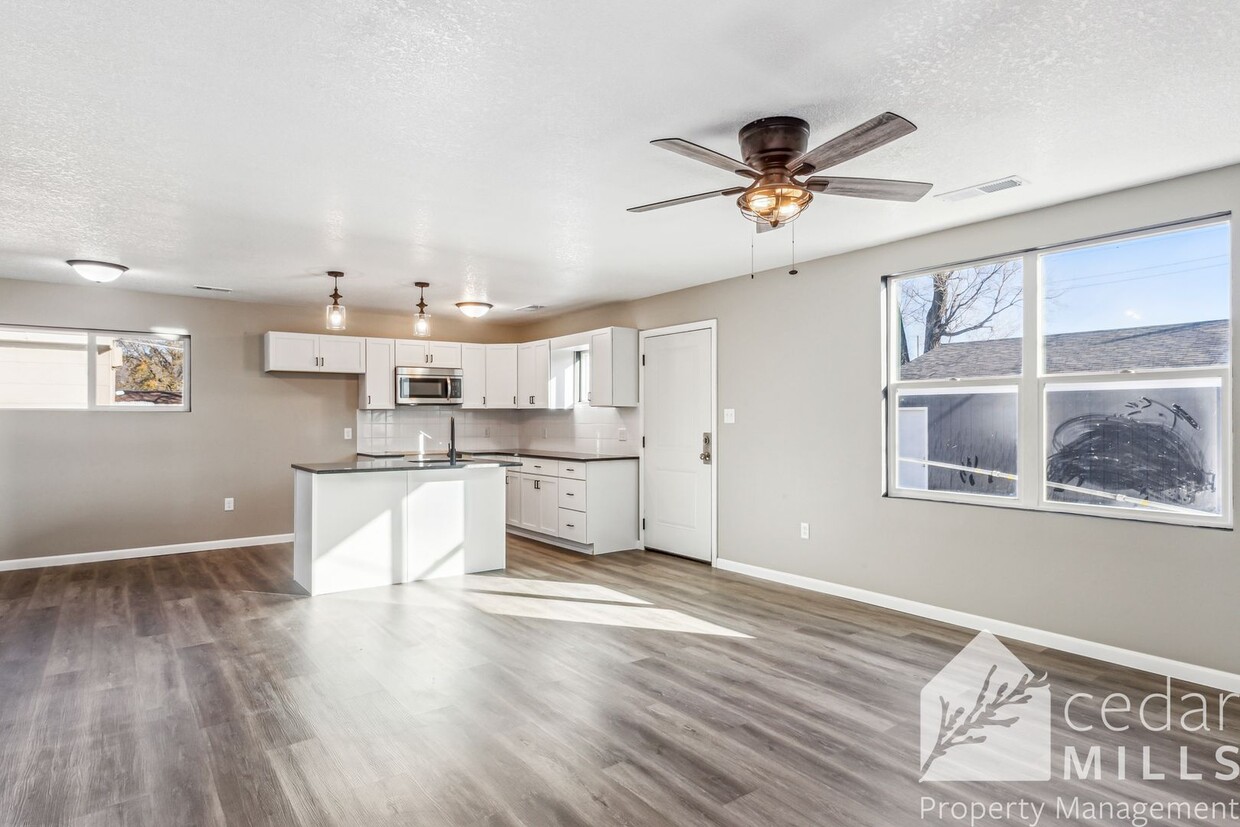 Foto principal - Brand new 2 Bedroom in Central Wichita!