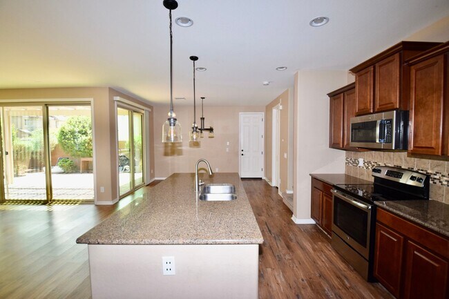 Foto del edificio - Beautiful 3 bedroom with a loft in Cooley Station!