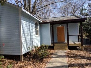 Building Photo - 414 1/2 Chamberlain St