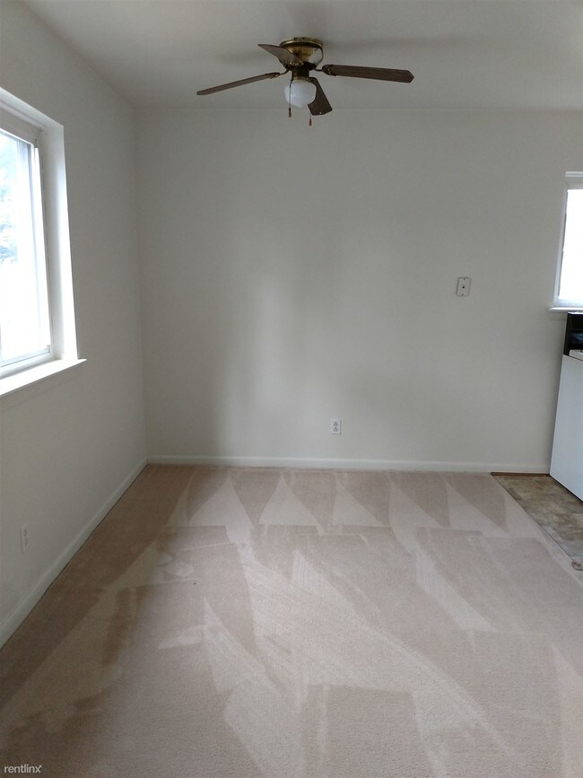 Building Photo - 2 br, 1 bath 4plex - 116 W 36th St Apt C