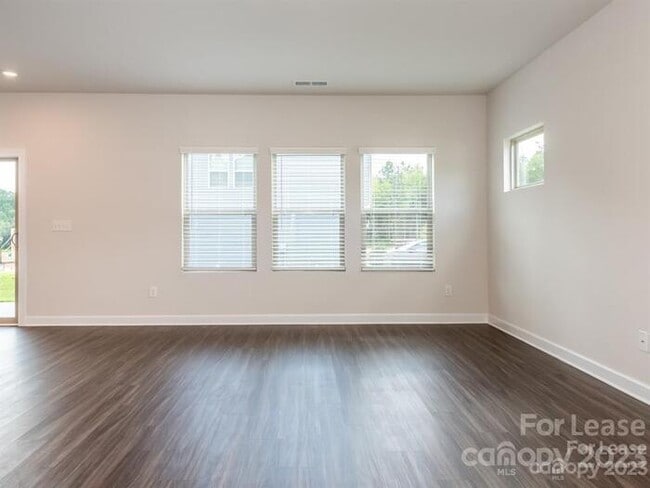 Building Photo - Charming 3-Bedroom Home with Landscaped Ba...