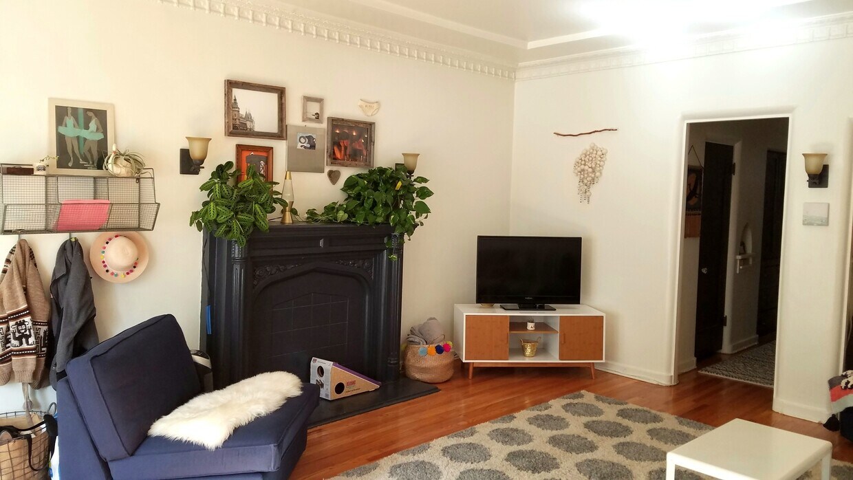 Primary Photo - 4461 W 4th St