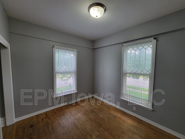 Building Photo - 805 W Seerley Blvd