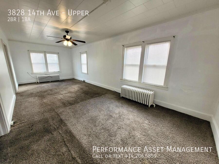 Primary Photo - Renovated 2BR Upper Duplex w/ New Applianc...