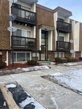 Building Photo - 10640 Brooks Ln