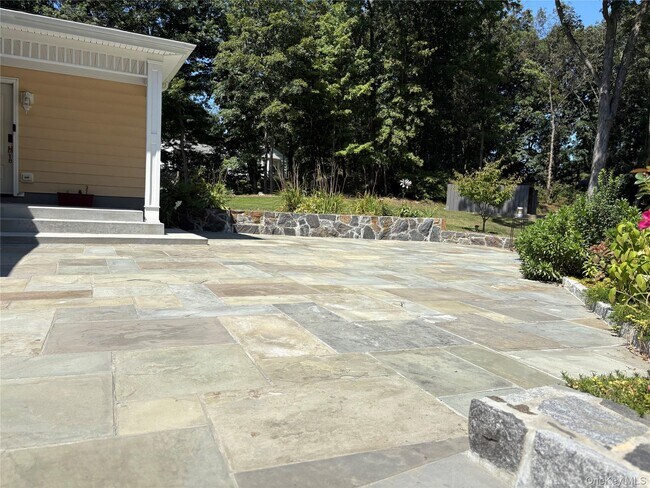 Building Photo - 193 Chappaqua Rd