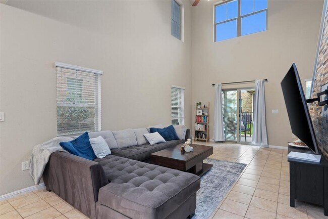 Foto del edificio - 516 E Slaughter Ln